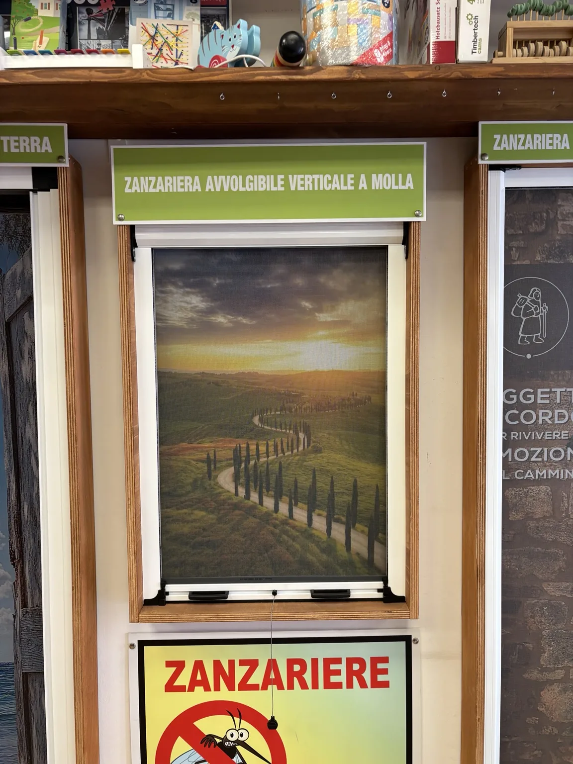 Zanzariera avvolgibile verticale a molla per finestre